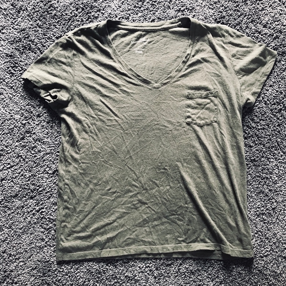 Universal thread dark green V-neck